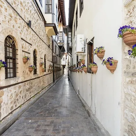 Cozy Flat Near Hadrians Gate Daire
